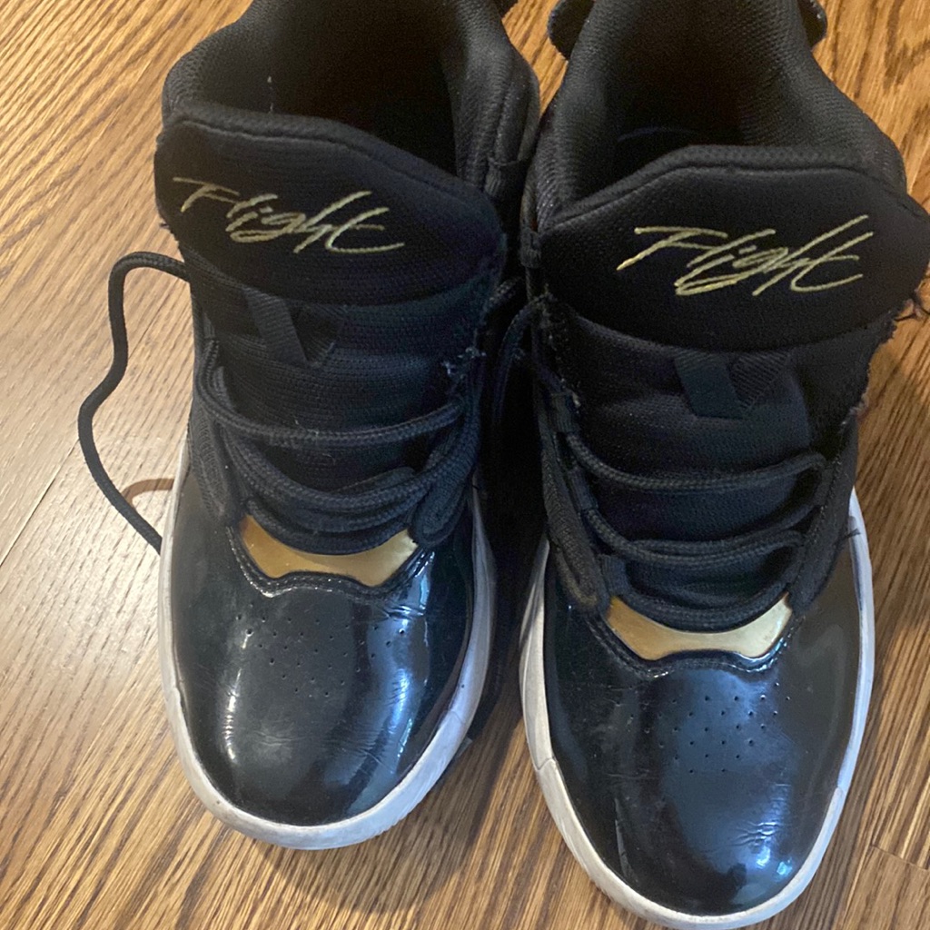Black And Gold Jordan Hightop Youth 5.5